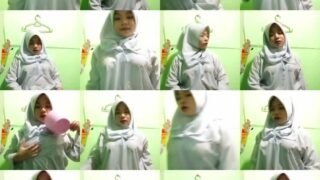 Abg Hijab Masih Pakai seragam Tobrut pap Colmek di Kamar Mandi